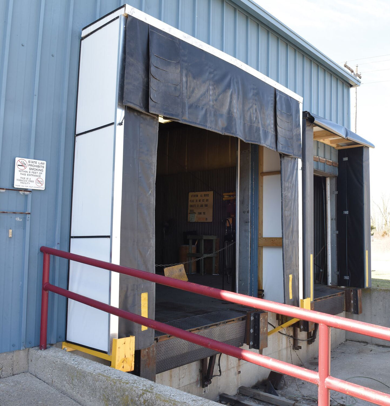 DOCK SHELTER 24 IN PROJECTION 11X10.5 FT