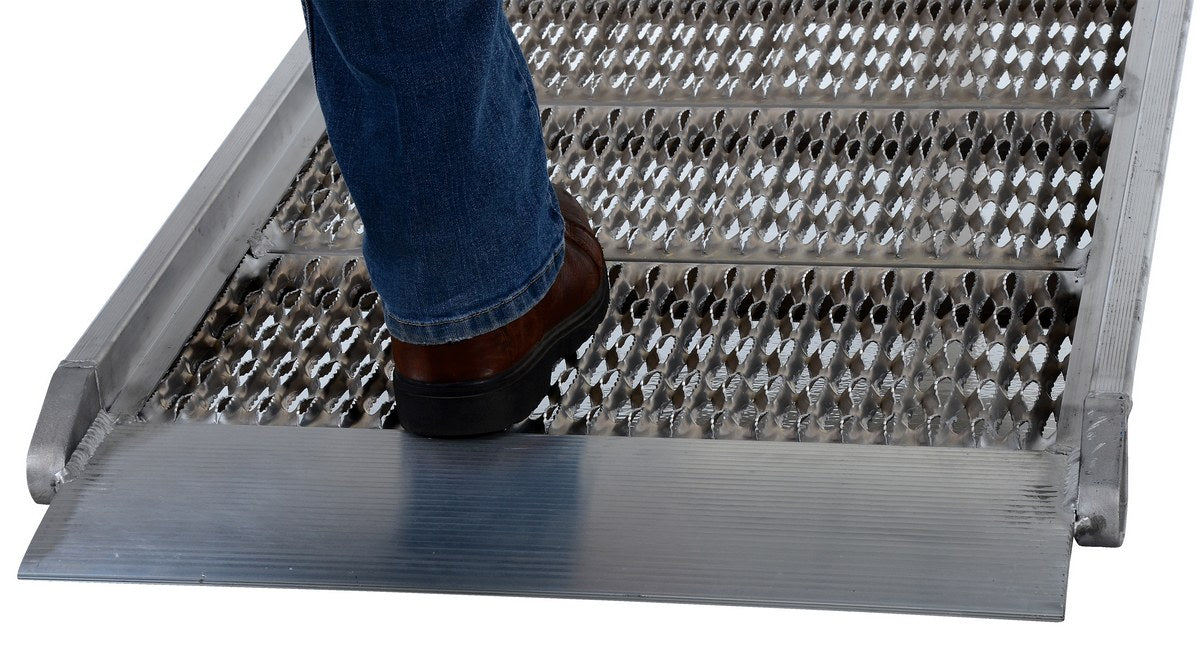 28"W x 10'L Grating Style Aluminum Walk Ramp