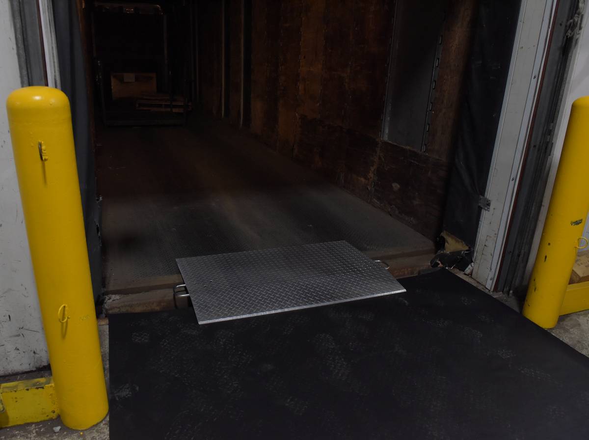 48" x 30" Aluminum Economy Dockplate - 3/8" Thick