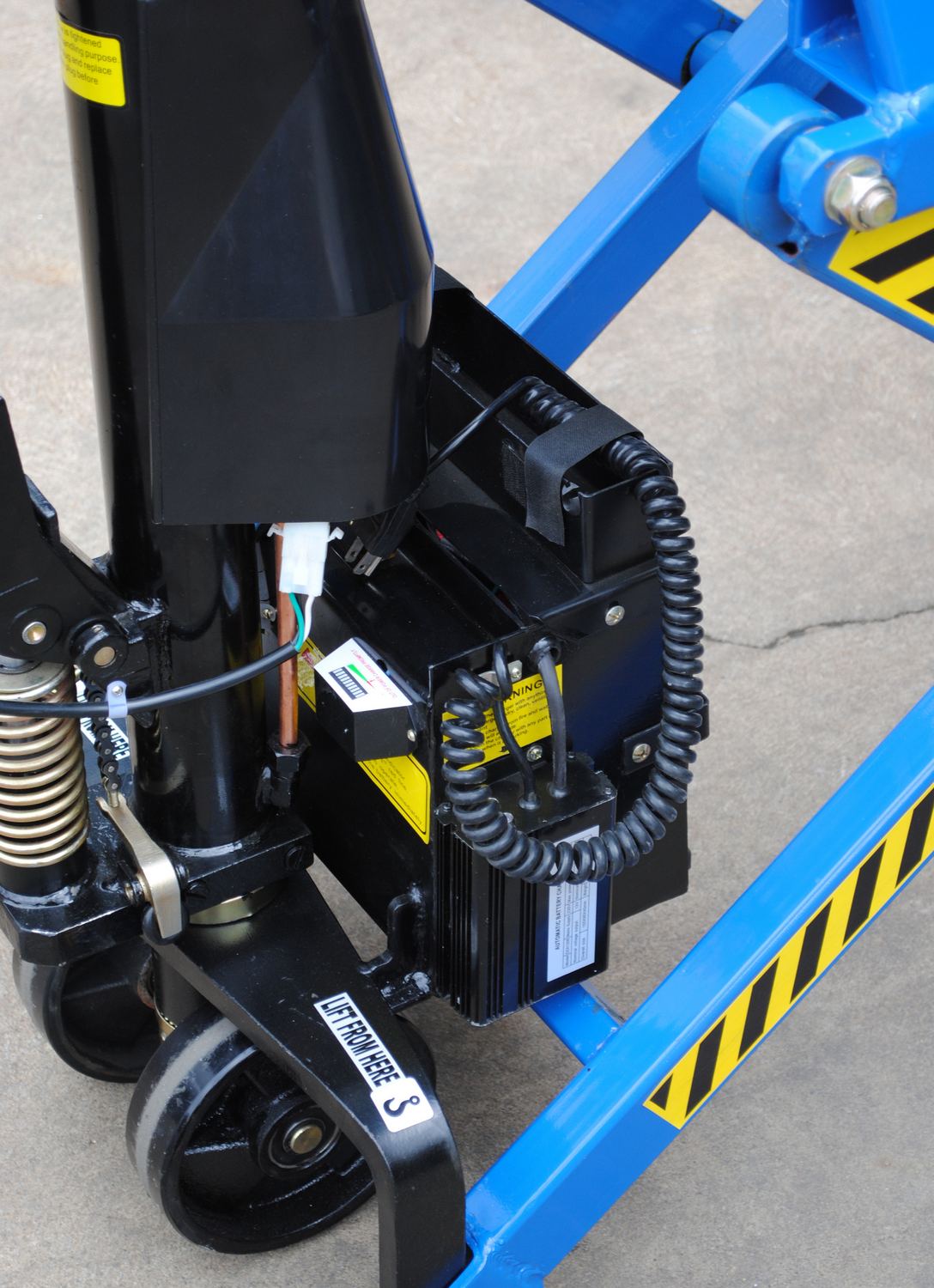 Steel Dual Power Tote Lifter Charger 67 In. x 26-3/4 In. x 50-1/2 In. 2200 Lb. Capacity Blue