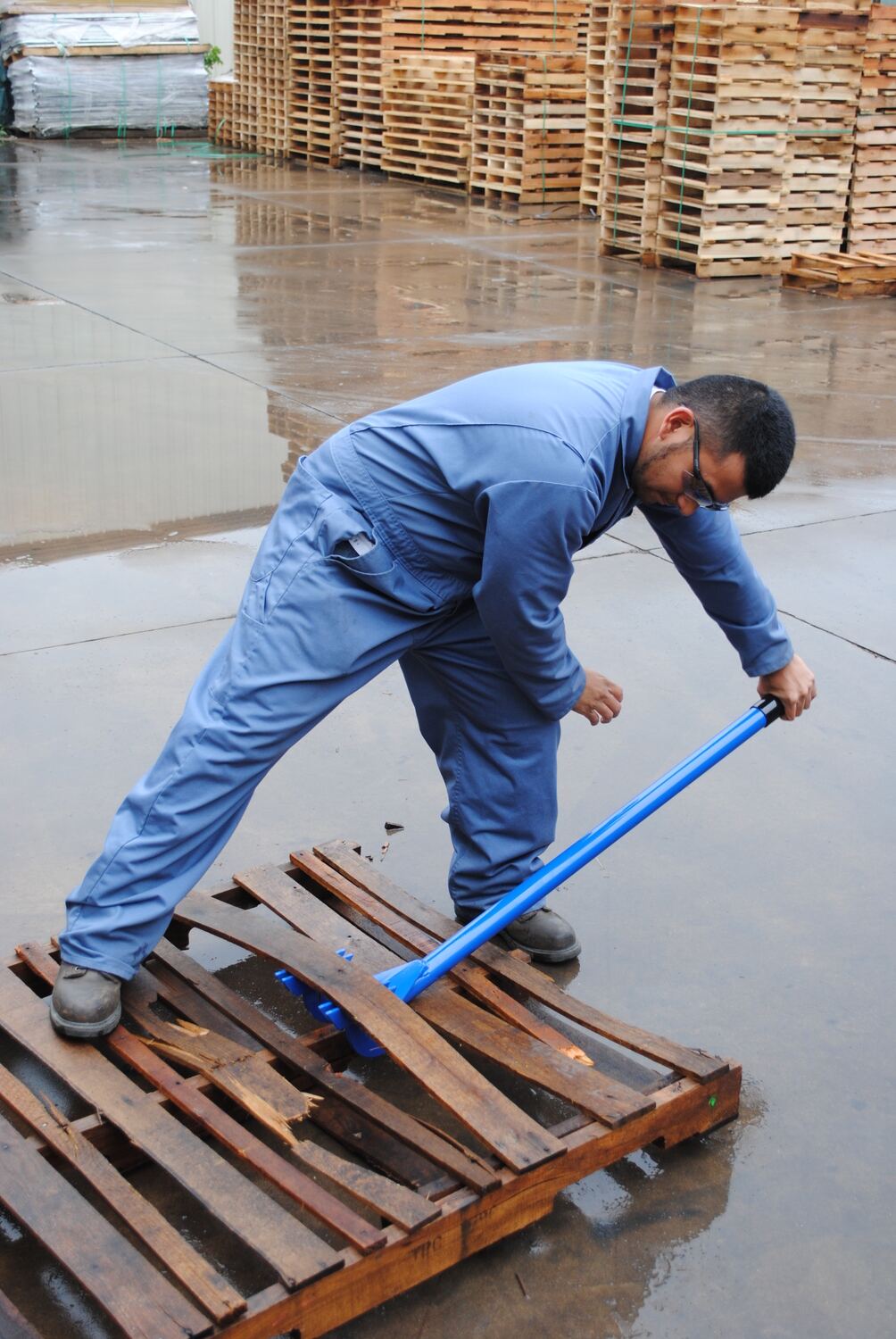 DELUXE PALLET BUSTER W/41 IN HANDLE