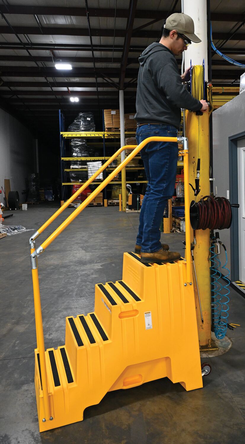 Vestil Industrial 4-Step Polyethylene Step Stool - Yellow - 260kg Capacity - VST-4-Y