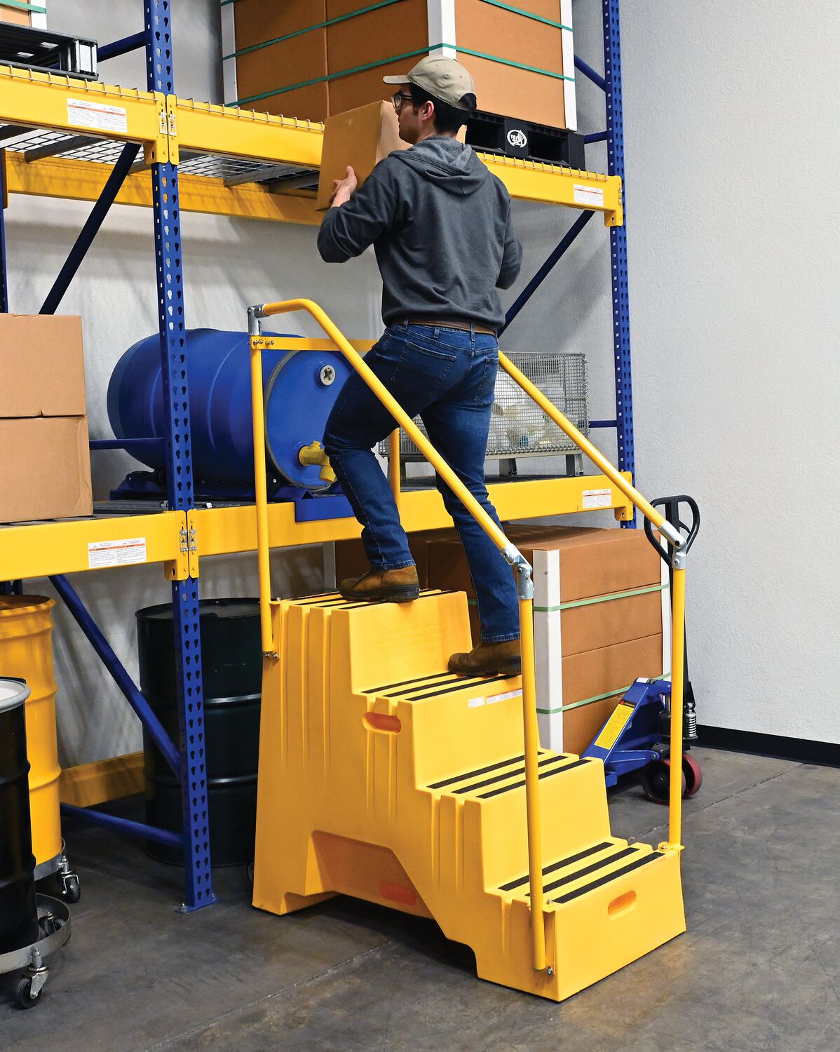 Vestil Industrial 4-Step Polyethylene Step Stool - Yellow - 260kg Capacity - VST-4-Y