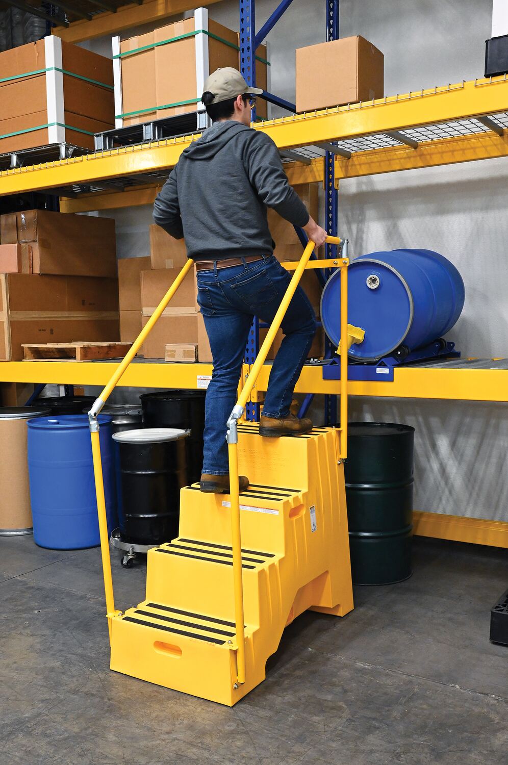 Vestil Industrial 4-Step Polyethylene Step Stool - Yellow - 260kg Capacity - VST-4-Y