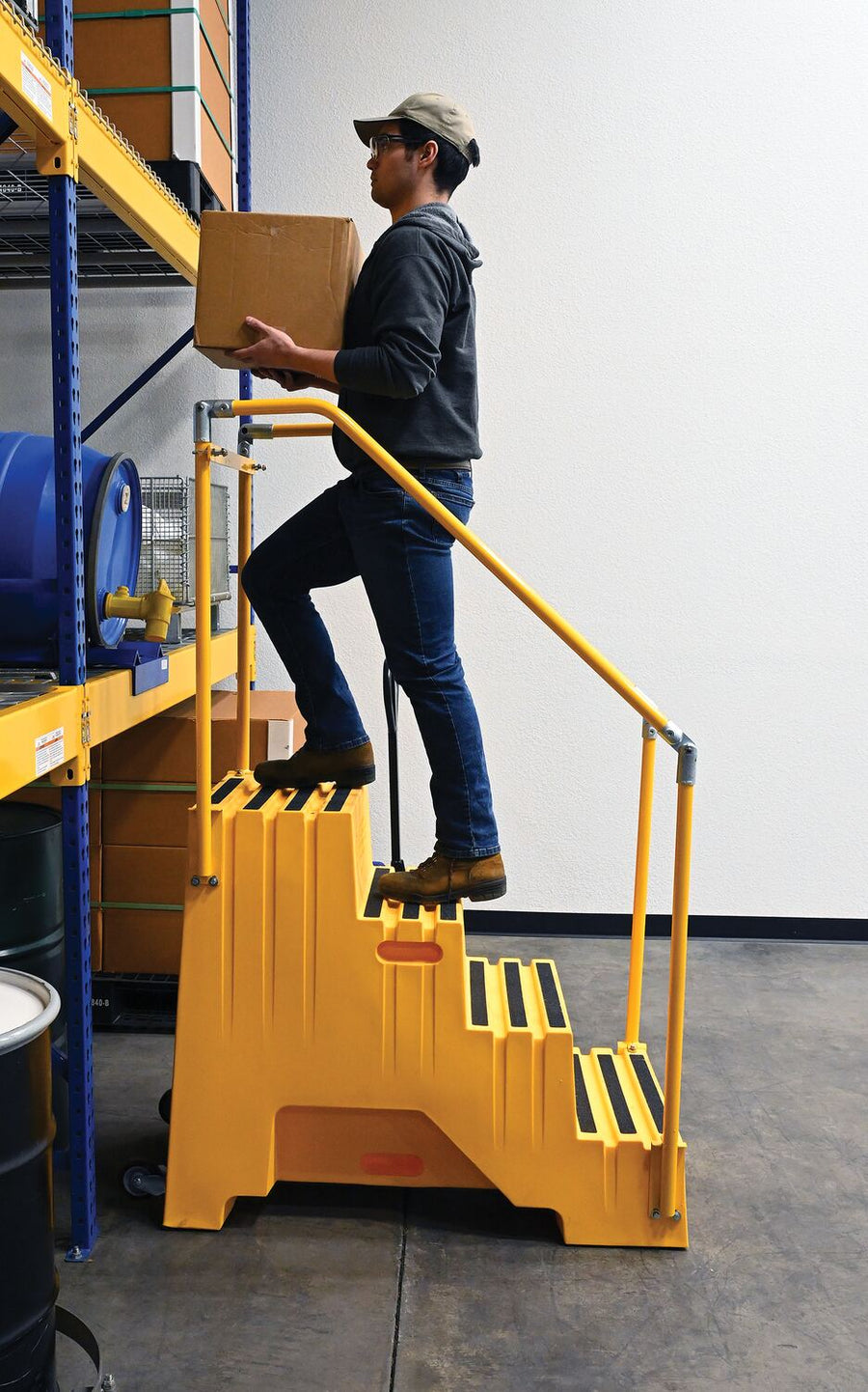 Vestil Industrial 4-Step Polyethylene Step Stool - Yellow - 260kg Capacity - VST-4-Y