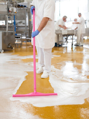 Vikan Ultra Hygiene Flex Squeegee 23.6", White