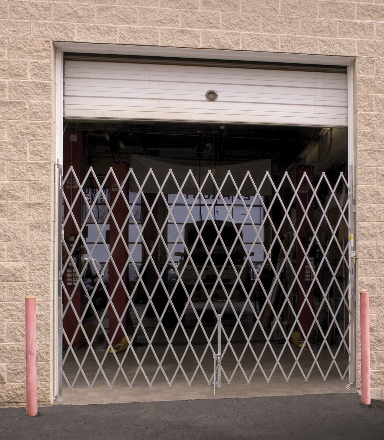 7.5'H Single Scissor Gavanized Folding Gate w/ 4' to 5' Width